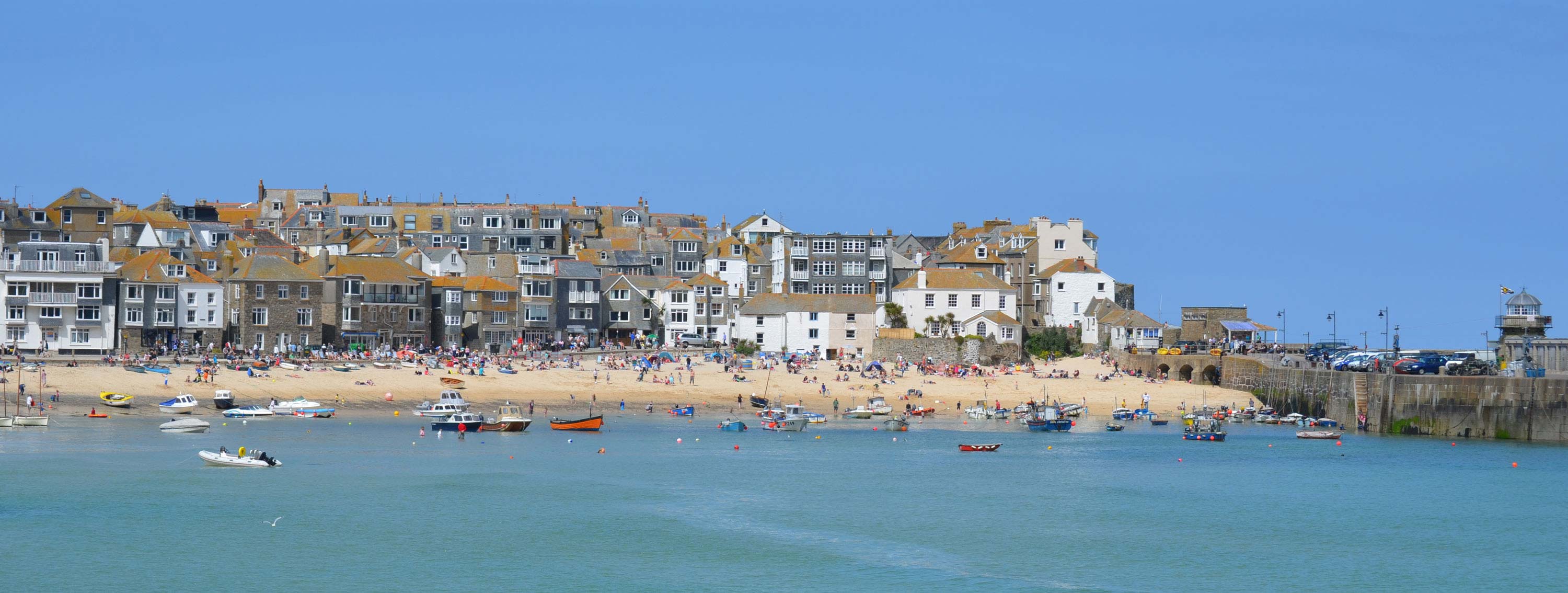 Beautiful accommodation in St Ives, Cornwall Call to book on 01736 799385